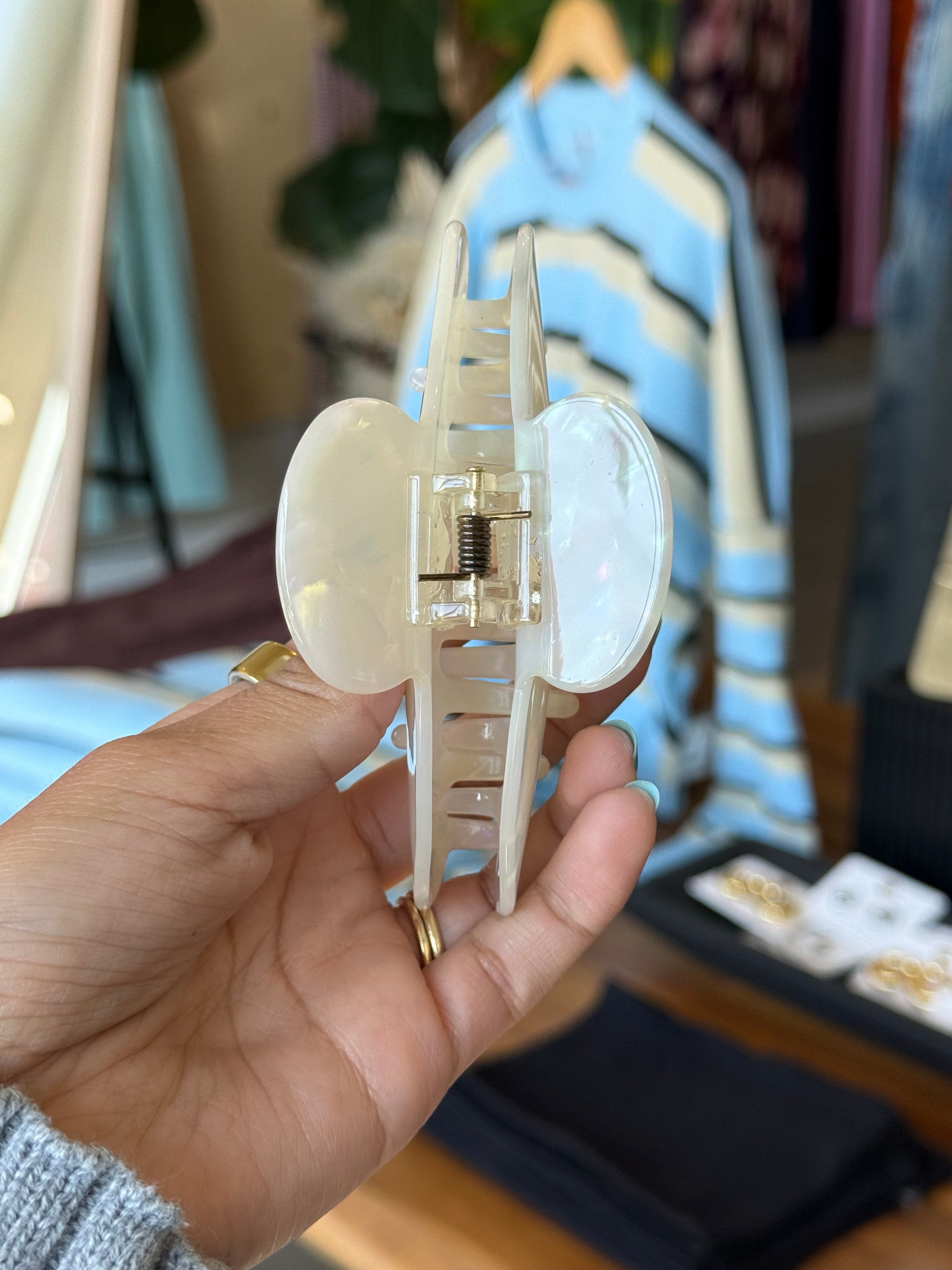 Milky White Glossy Marble Claw Clip