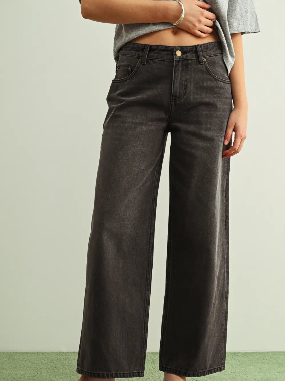 Relaxed Black Wide Leg Jeans
