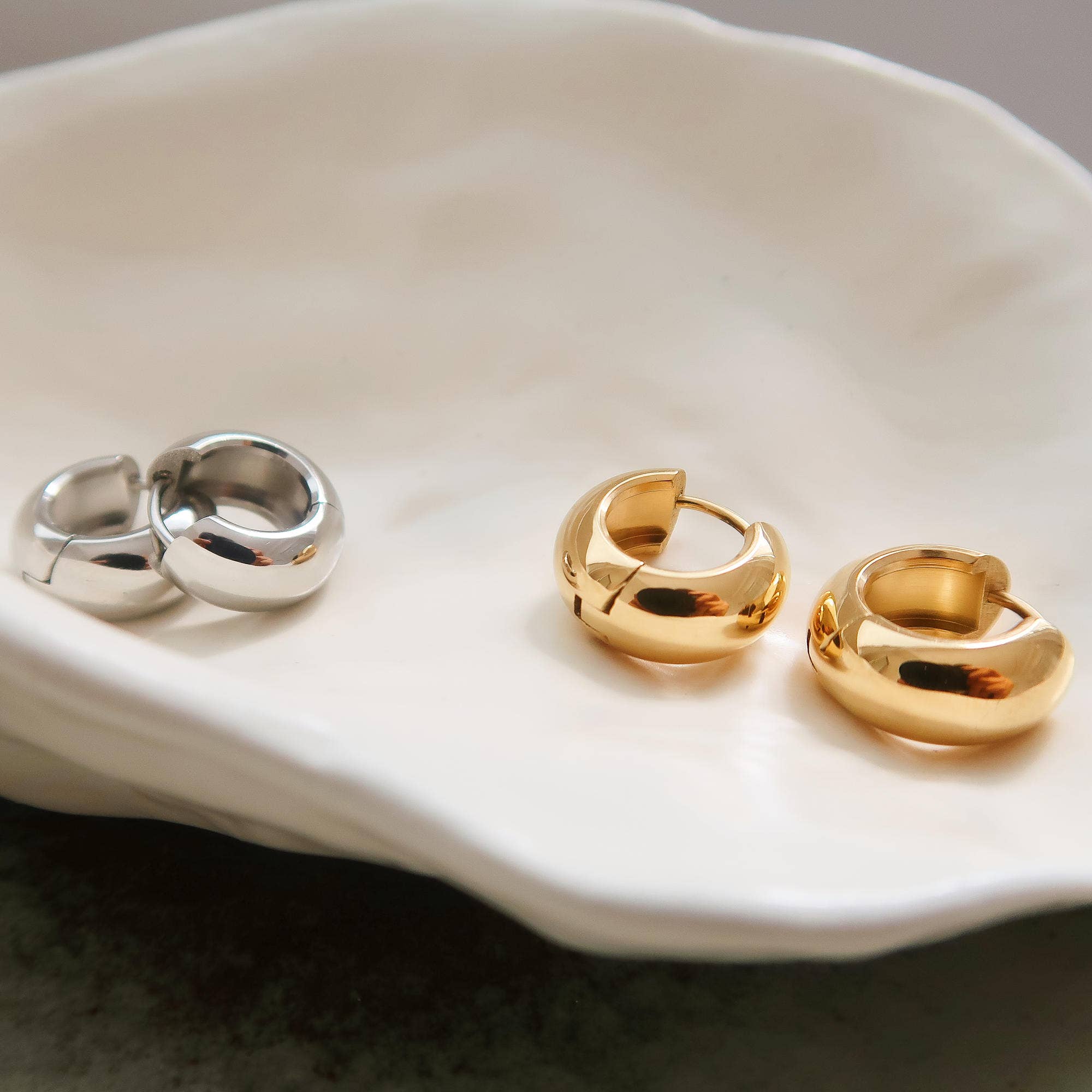 Small Classic Hoop Earring in Gold
