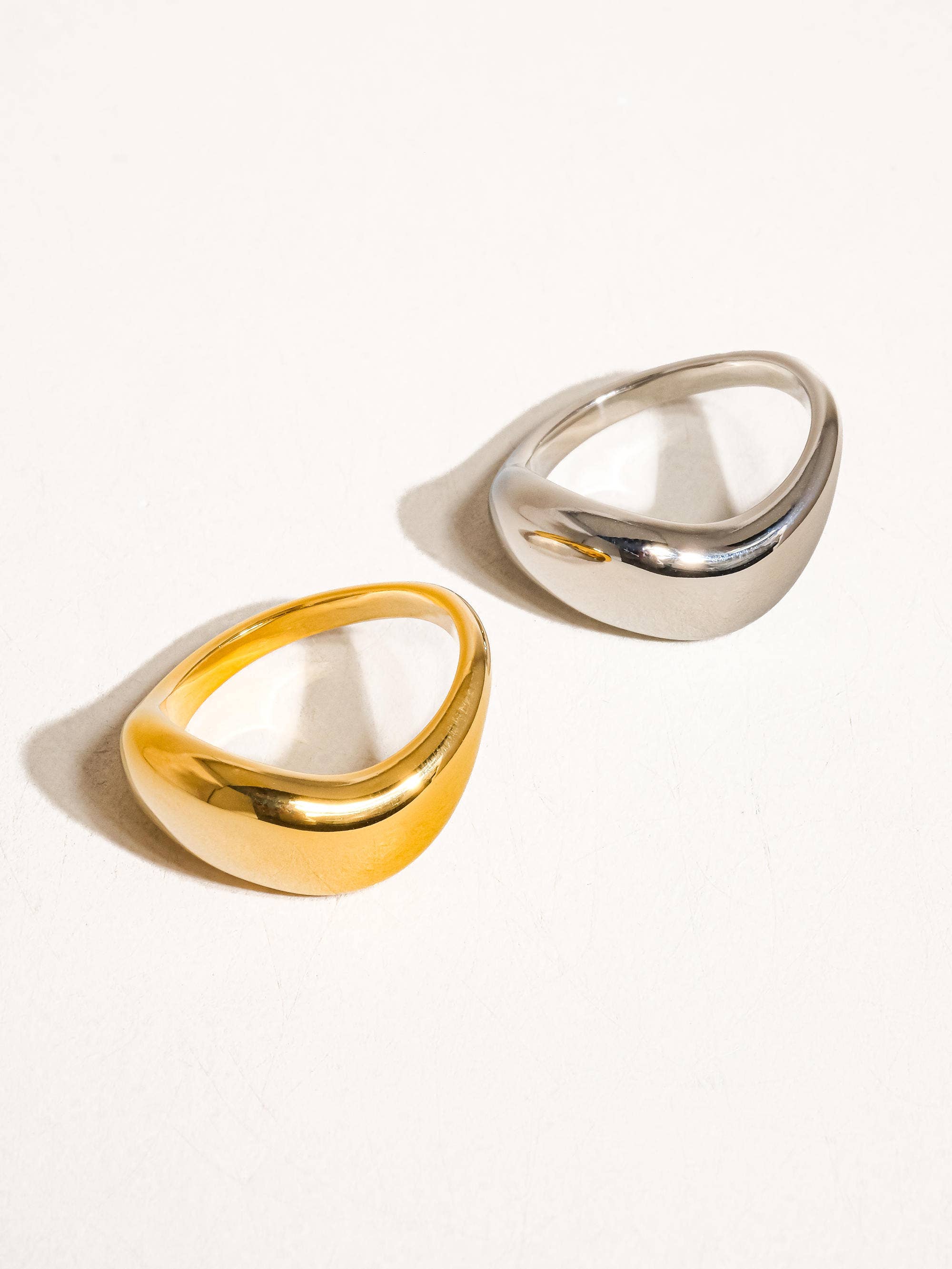 Wavy Band Ring in Gold