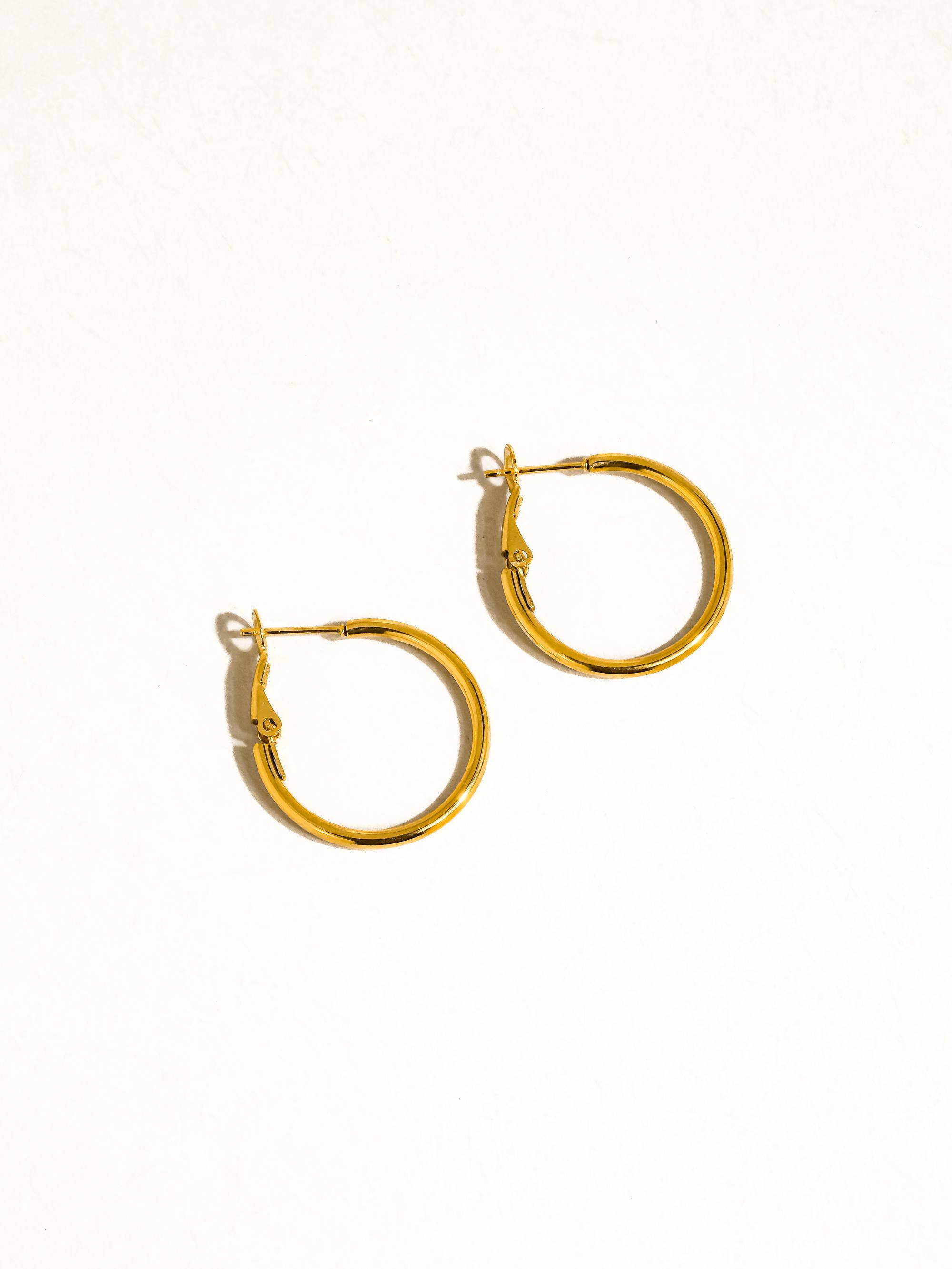Classic Thin Hoop Earring in Gold 25MM