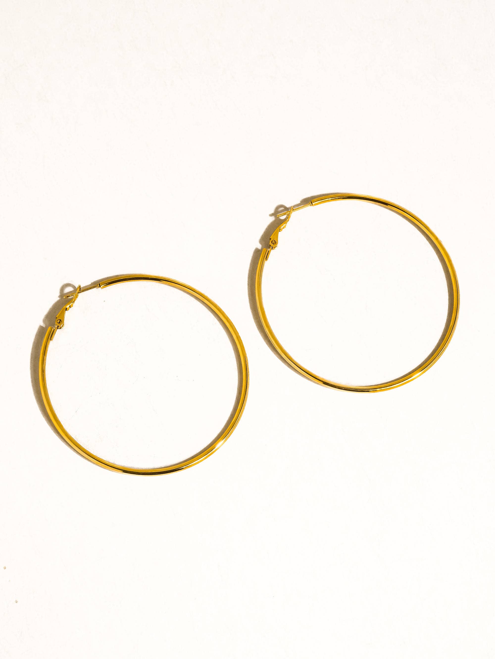 Classic Thin Hoop Earring in Gold 25MM
