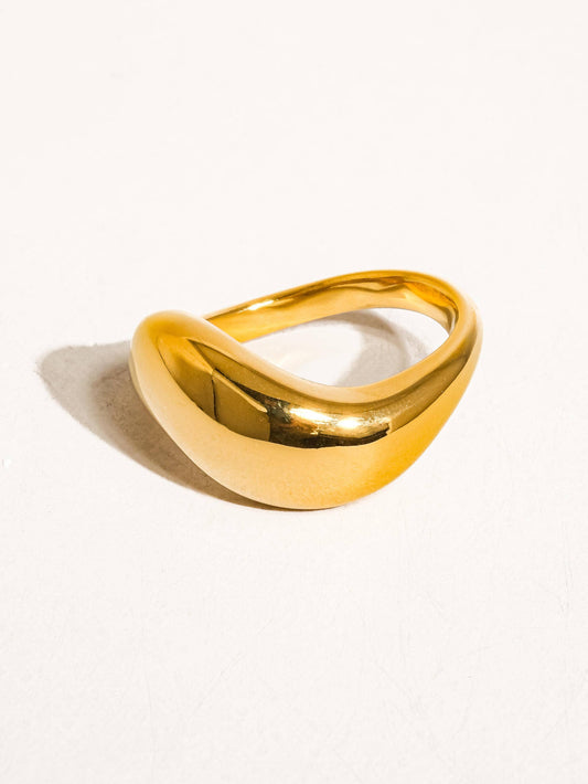Wavy Band Ring in Gold