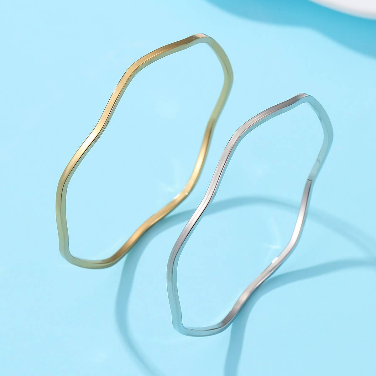 Wave Bangle in Gold